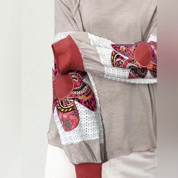 Women's Gray and Red Floral Sleeve Top - Picture 5 of 9